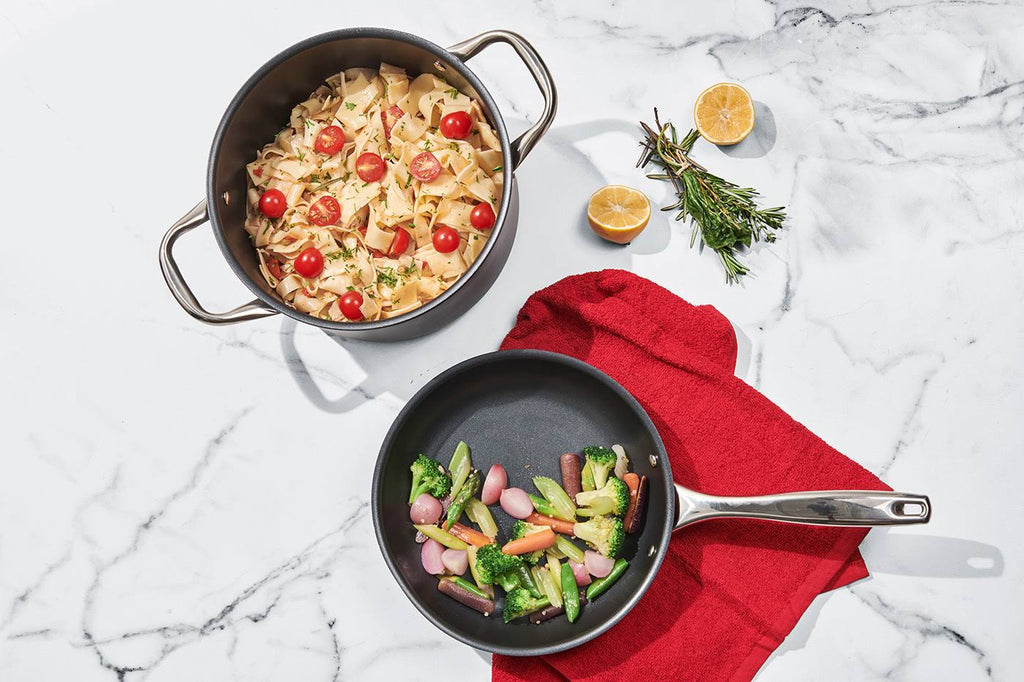 Nonstick 6 qt. Hard-Anodized Covered Stock Pot Z23715