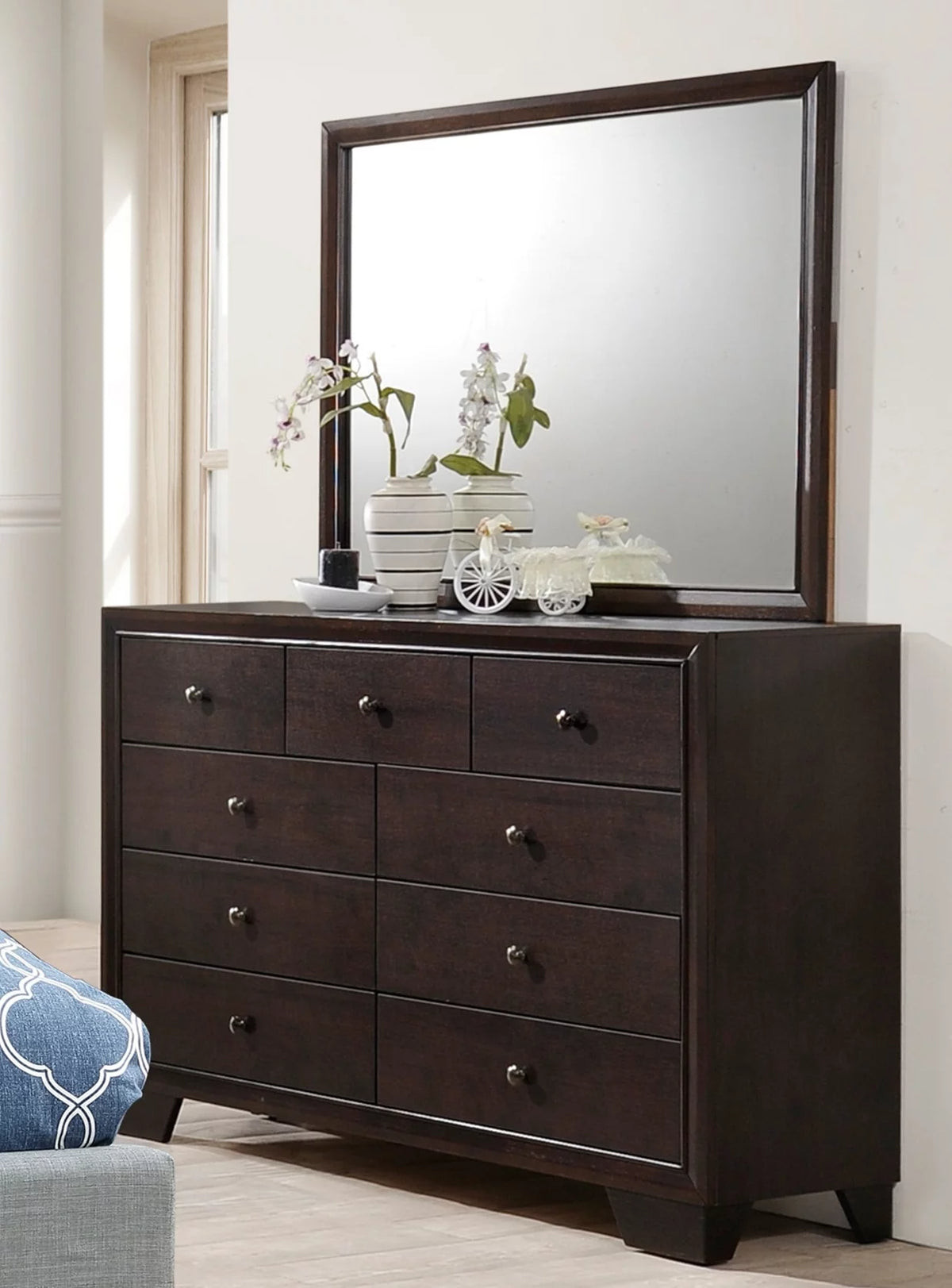 White Queen Size Bed Dresser Mirror Nightstand 4pc Set M48004
